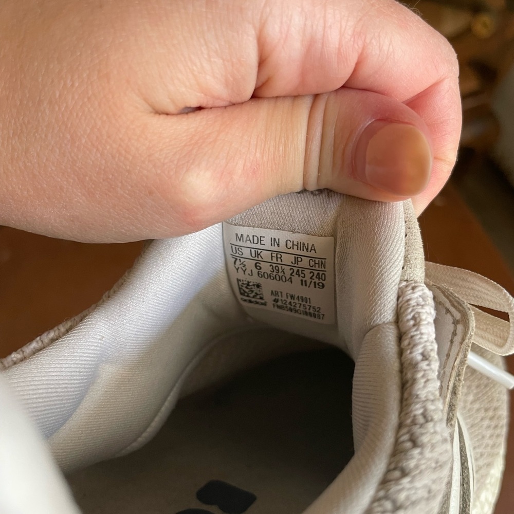 Adidas Ultra Boost - Picture 3 of 5
